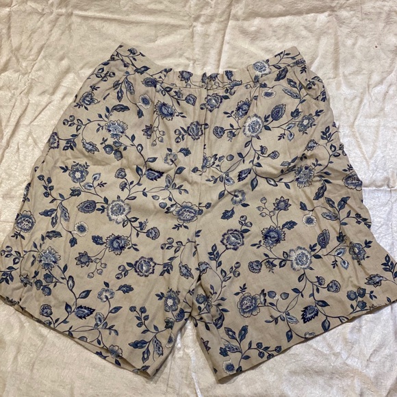 Shorts - Picture 3 of 4